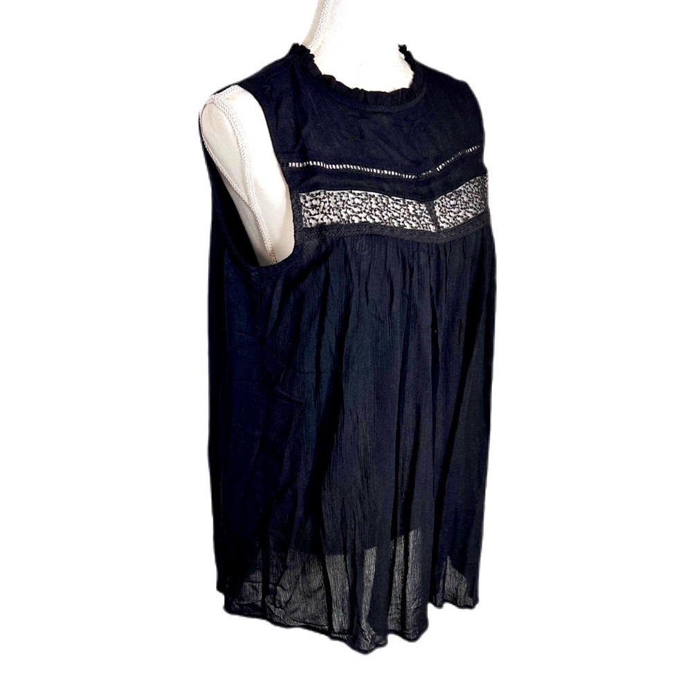 Mittoshop - Black Crinkle Sleeveless Piecrust Collar Top, Large. Front is loose
